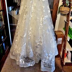 Beautiful - Like NEW - Mon Cheri Wedding Dress